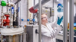 Persoon in OBBOTEC fabriek